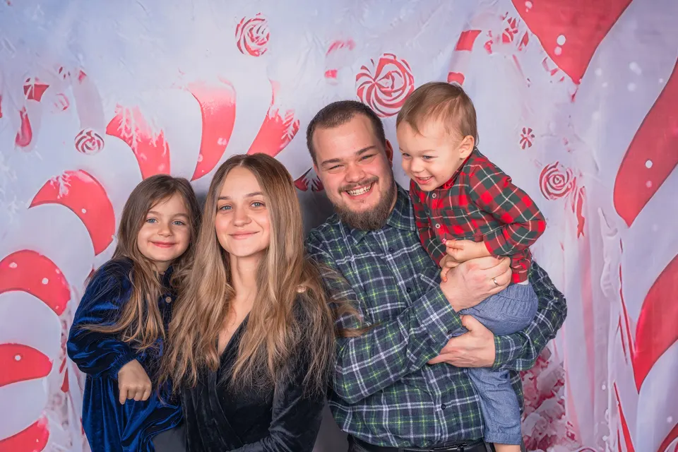 Weronika z rodziną — sesja świąteczna — zdjęcie 13 z 14