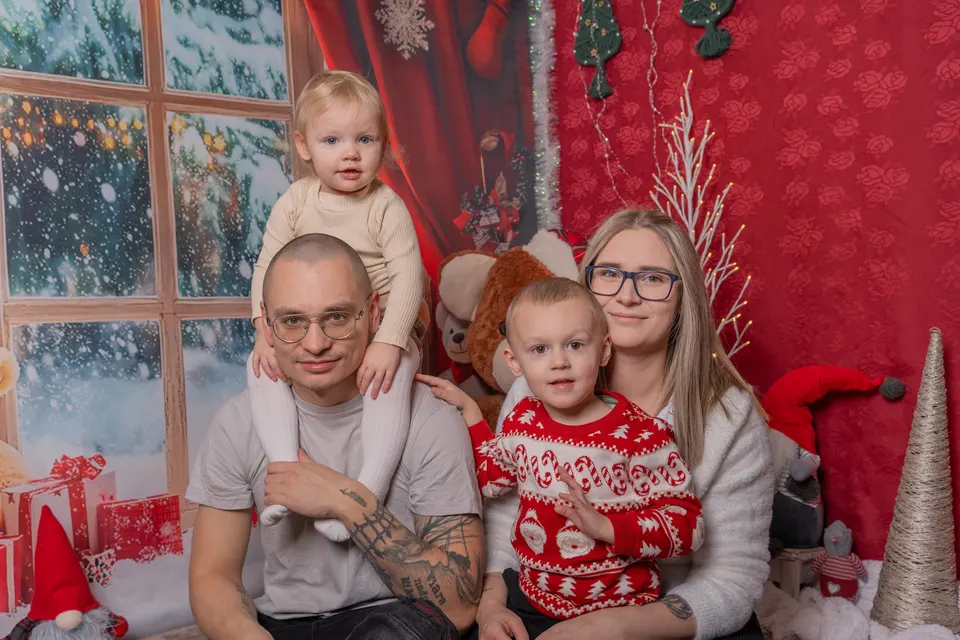 Edyta z rodziną — sesja świąteczna — zdjęcie 8 z 24